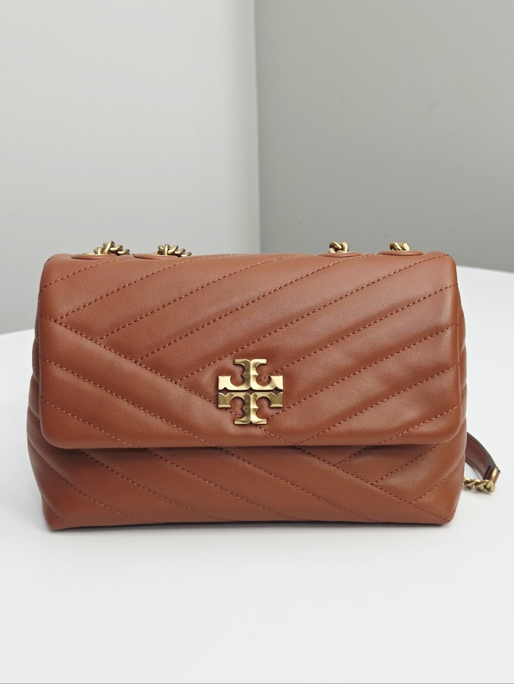 LIKE NEW TORY BURCH KIRA CHEVRON CONVERTIBLE SHOULDER BAG - ISLAND SPICE